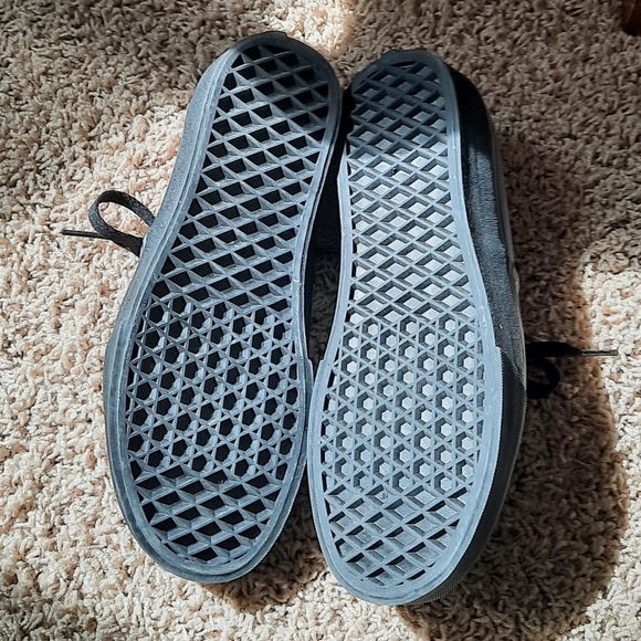 New Vans sneakers - Picture 2 of 4